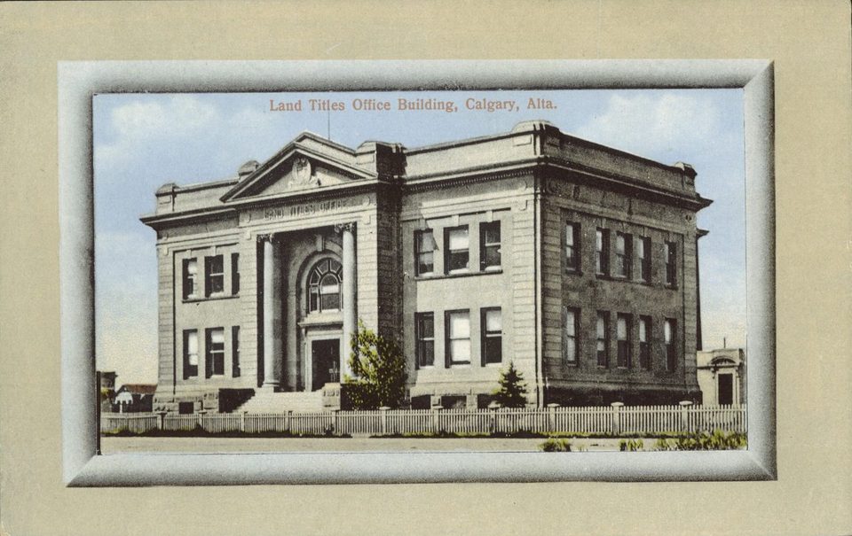 Postcard of the Land Titles Office and the old courthouse, Calgary, about 1912